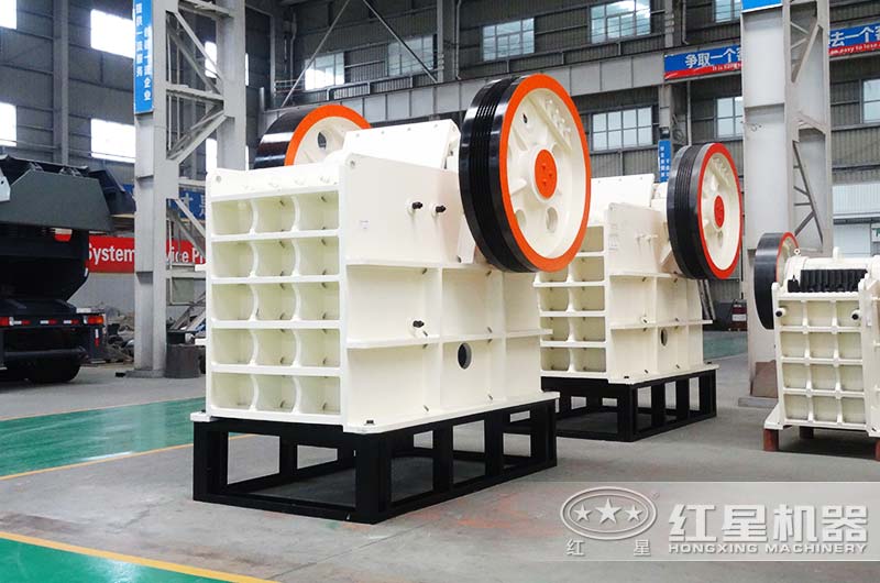 57破碎機生產(chǎn)車(chē)間