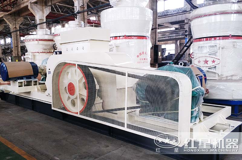 河南紅星對輥破碎機廠(chǎng)家車(chē)間一角