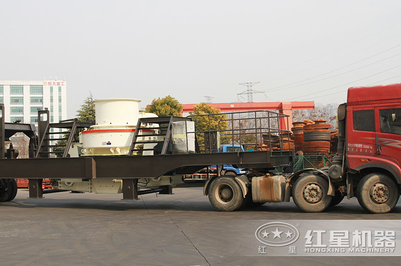 沖擊式流動(dòng)碎石機發(fā)貨現場(chǎng)