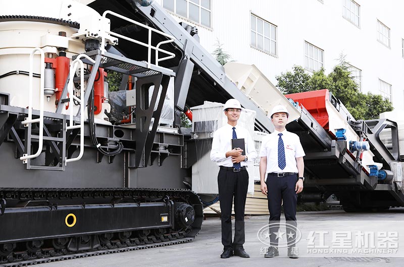 技術(shù)經(jīng)理對破碎小石子設備做相關(guān)指導