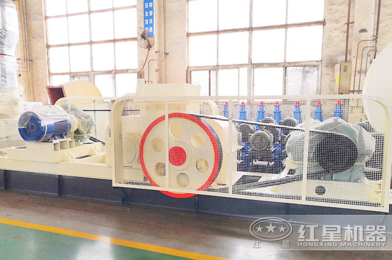 對輥破破碎機生產(chǎn)車(chē)間