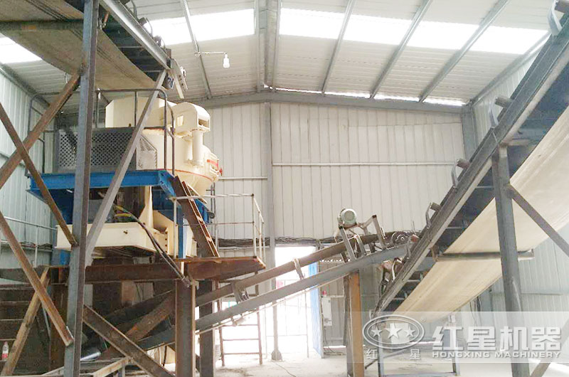 金湖中產(chǎn)制砂機室內生產(chǎn)現場(chǎng)