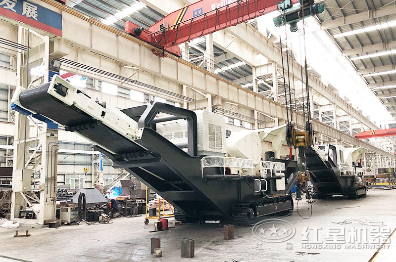 小型移動(dòng)碎石機生產(chǎn)車(chē)間