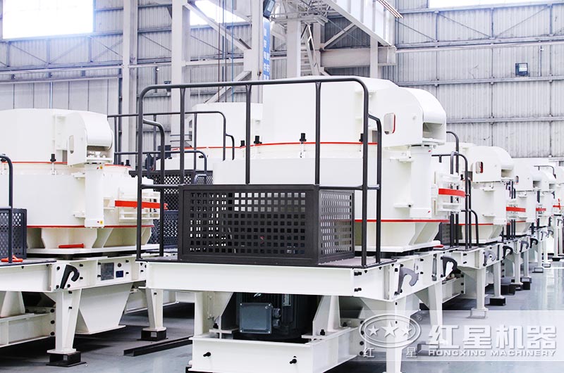 制砂生產(chǎn)線(xiàn)中制砂機生產(chǎn)車(chē)間