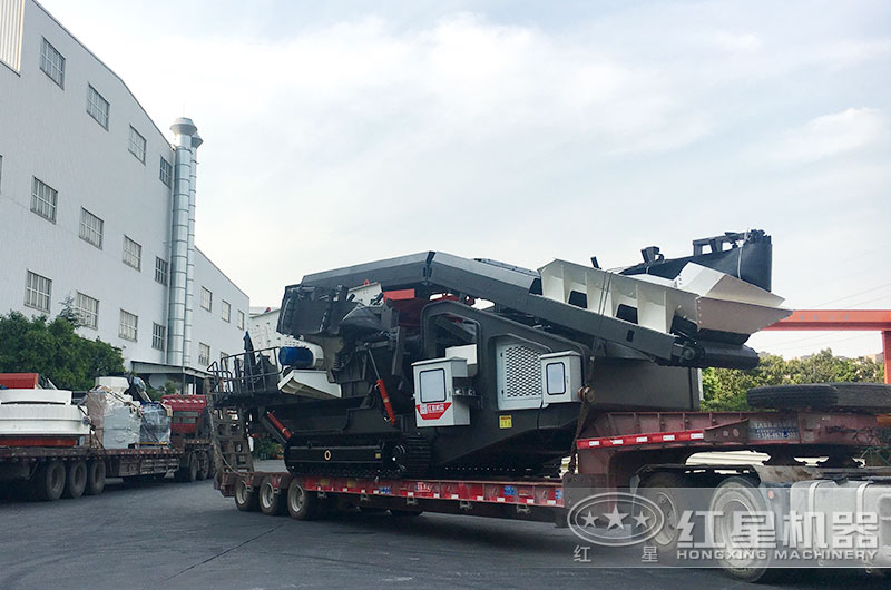 履帶移動(dòng)破碎機相繼發(fā)貨