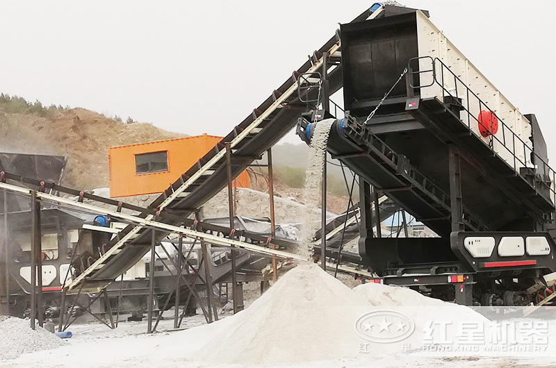 運行中的破碎機出料現場(chǎng)