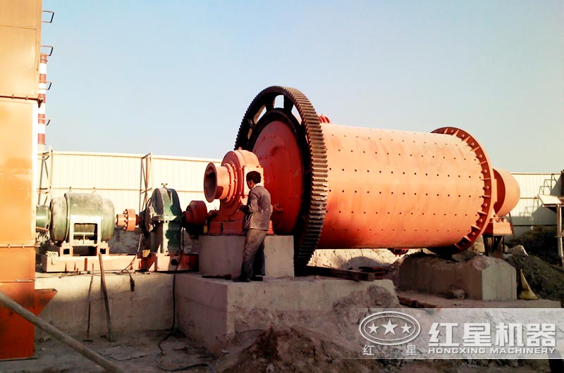 溢流型球磨機工作現場(chǎng)