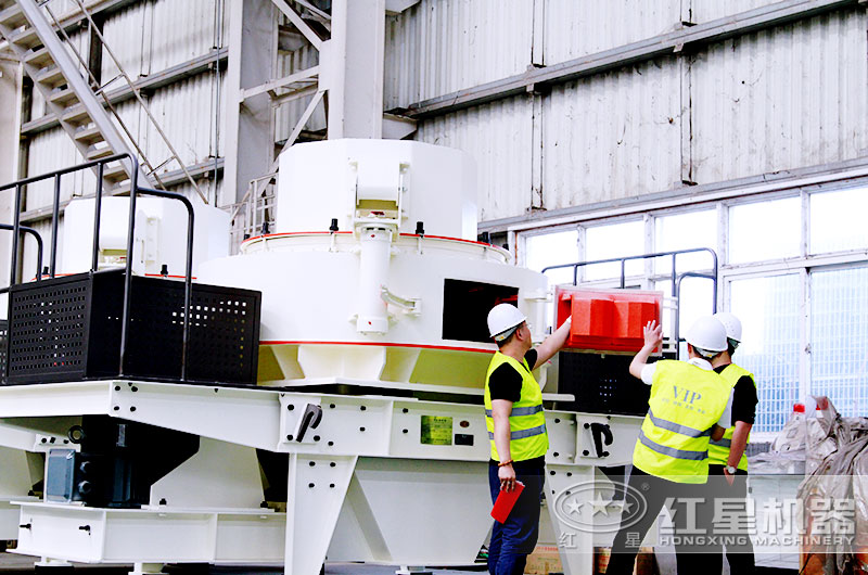 山東用戶(hù)來(lái)廠(chǎng)考察制砂機