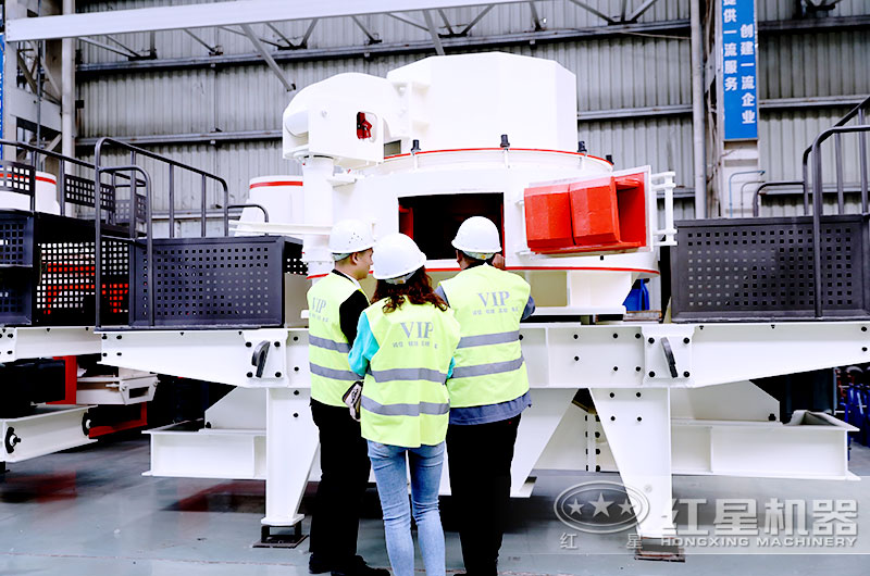 山東德州用戶(hù)來(lái)廠(chǎng)考察沙子生產(chǎn)線(xiàn)設備