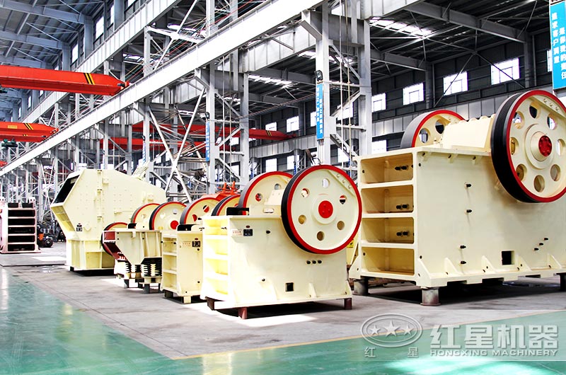 液壓保護顎式破碎機廠(chǎng)家車(chē)間一角