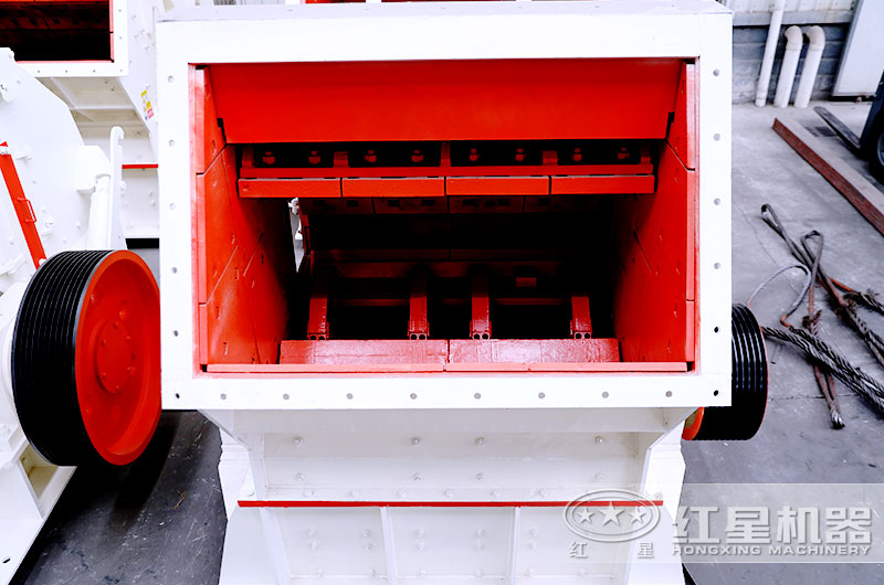 用于整形的反擊式碎石機進(jìn)料口