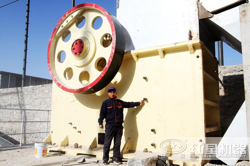 時(shí)產(chǎn)500噸鐵礦石破碎現場(chǎng)