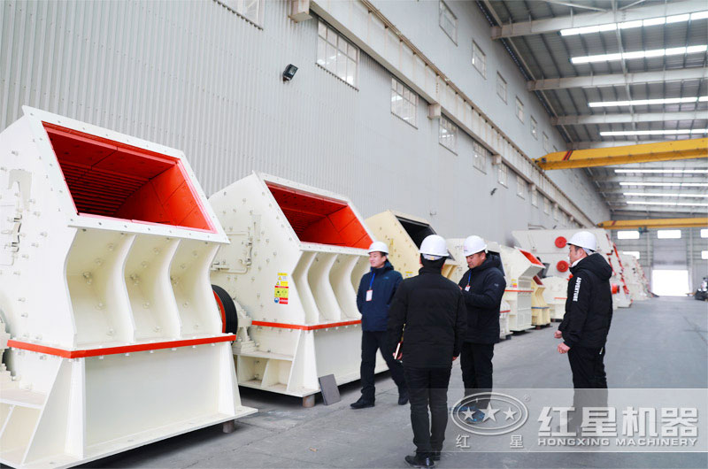 重錘式破碎機客戶(hù)參觀(guān)