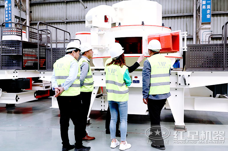 山東濱州用戶(hù)來(lái)廠(chǎng)參觀(guān)固定制砂機