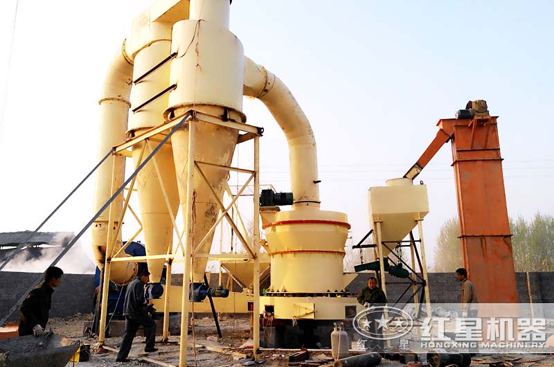 山東重晶石磨粉生產(chǎn)線(xiàn)現場(chǎng)