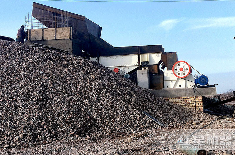 HD德版顎式破碎機作業(yè)現場(chǎng)