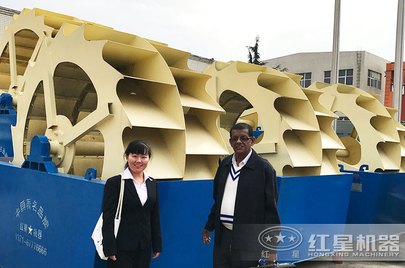 客戶(hù)來(lái)廠(chǎng)參觀(guān)洗沙機