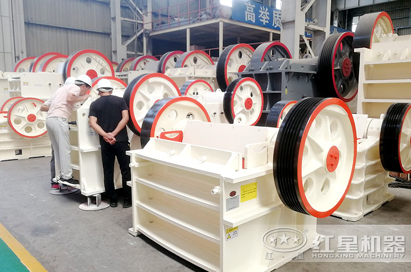 不同規格顎式打石子機生產(chǎn)車(chē)間
