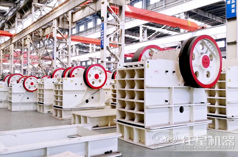 初級設備顎式破碎機生產(chǎn)車(chē)間