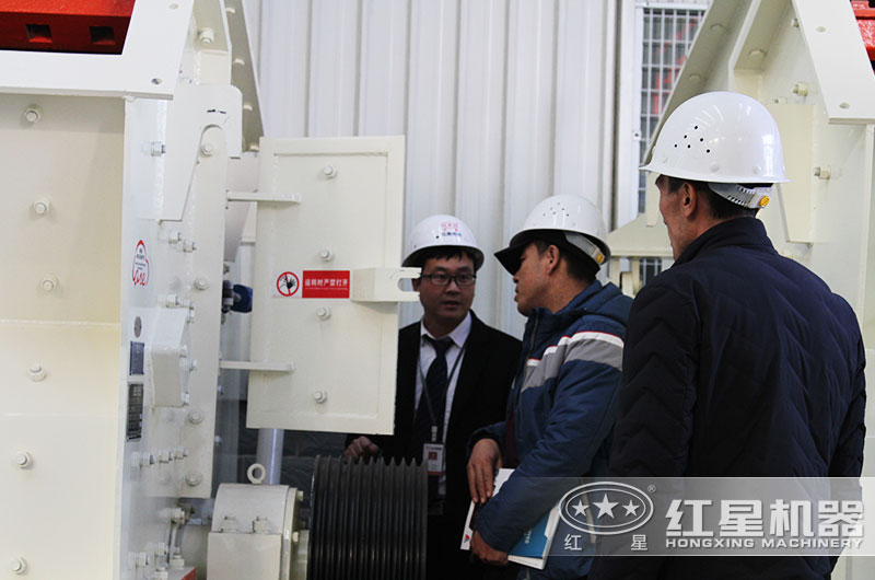 客戶(hù)來(lái)廠(chǎng)參觀(guān)設備