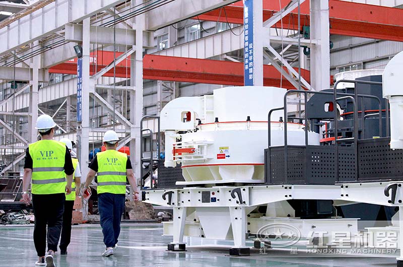 陜西漢中用戶(hù)來(lái)廠(chǎng)參觀(guān)選購小型機制砂機器