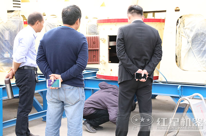 客戶(hù)來(lái)廠(chǎng)考察立軸復合破制砂機