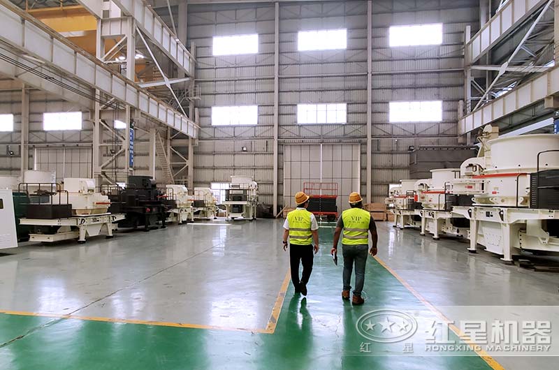 遼寧本溪用戶(hù)來(lái)廠(chǎng)考察選購河石碎沙機