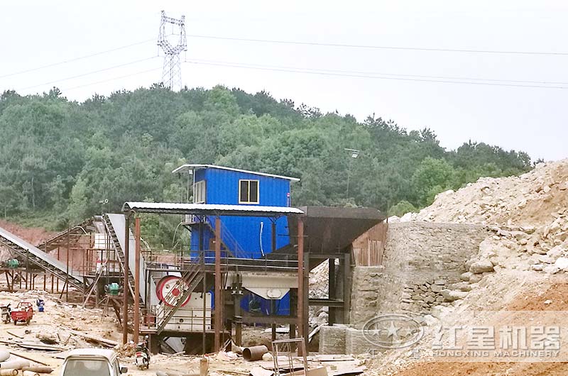 小型石頭破碎機成套多少錢(qián)？（內附現場(chǎng)生產(chǎn)視頻）