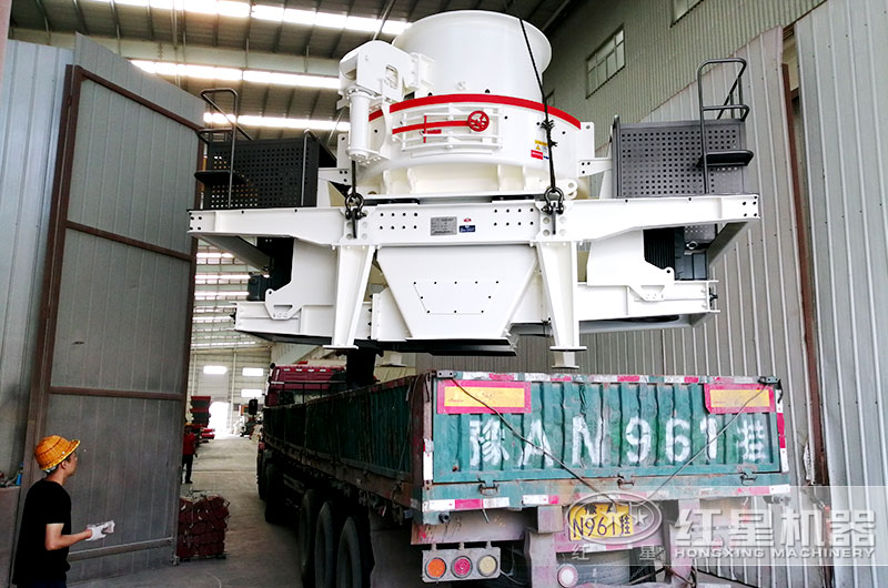 石子整形機裝車(chē)固定，即將發(fā)往陜西西安