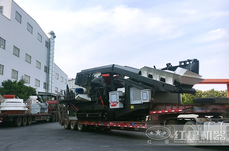 移動(dòng)石子破碎設備已經(jīng)到位，采石場(chǎng)一年輕松掙一個(gè)億