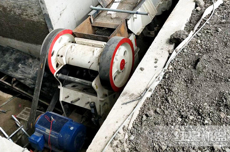 破碎石頭機10萬(wàn)的有多大產(chǎn)量，哪個(gè)廠(chǎng)家生產(chǎn)的質(zhì)量好？