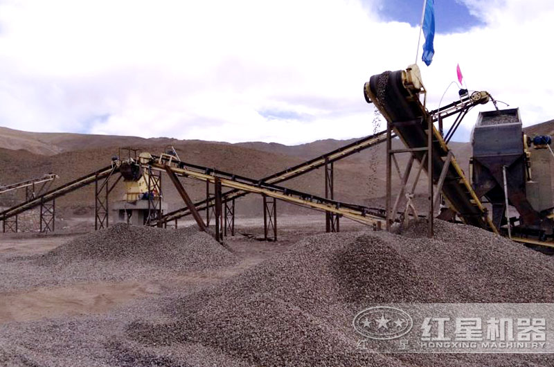 10萬(wàn)的破碎石頭機生產(chǎn)現場(chǎng)