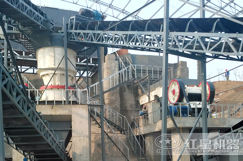 圓錐破與顎破機搭配處理花崗巖現場(chǎng)