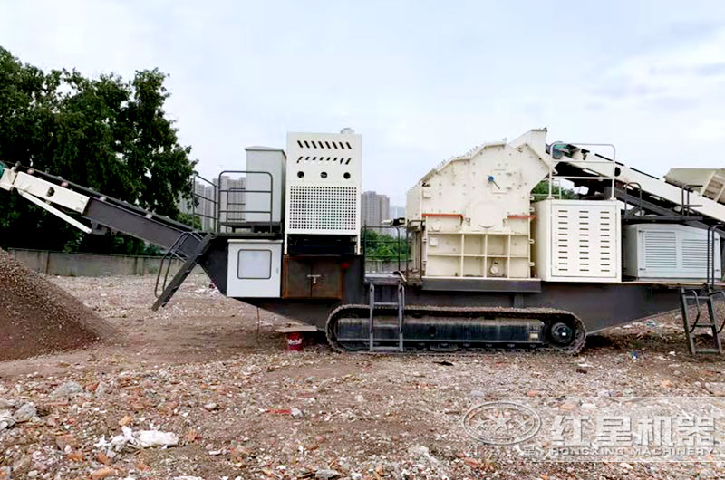 移動(dòng)細碎機制砂生產(chǎn)現場(chǎng)