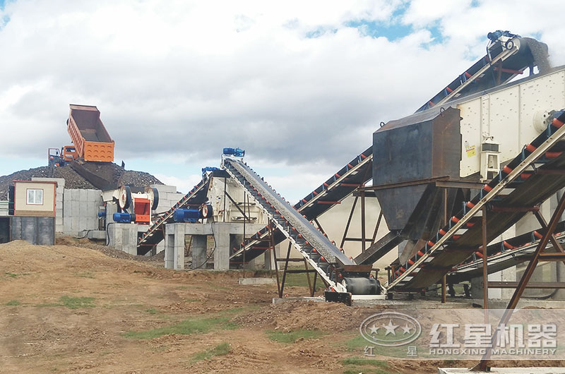 外蒙時(shí)產(chǎn)300噸大型砂石料生產(chǎn)客戶(hù)現場(chǎng)