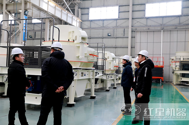 安徽安慶用戶(hù)來(lái)廠(chǎng)考察選購制沙機設備