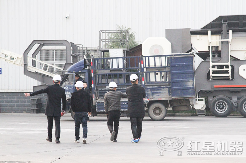 時(shí)產(chǎn)10-50噸小型移動(dòng)破碎機圖片及價(jià)格