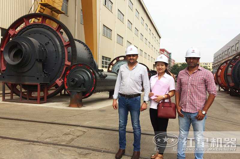 國外客戶(hù)來(lái)廠(chǎng)訂購球磨機設備