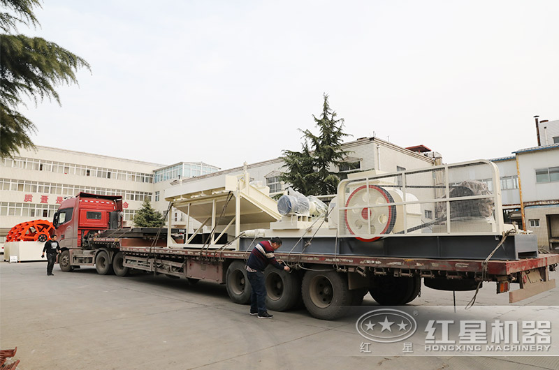 對輥機發(fā)貨現場(chǎng)