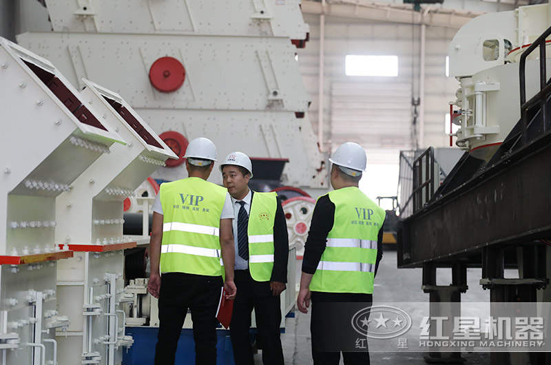 客戶(hù)來(lái)廠(chǎng)考察細碎機