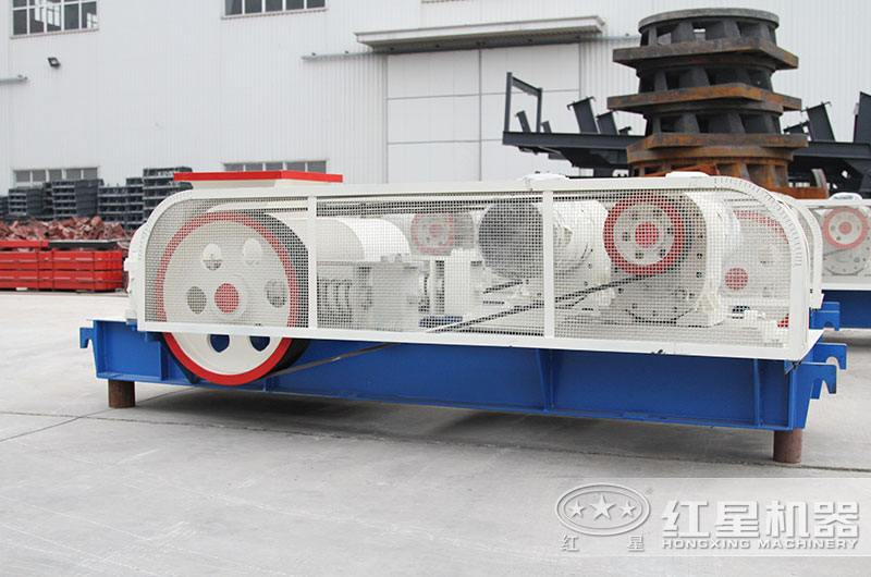 對輥式破碎機哪里有？來(lái)這里！型號全且價(jià)格還不貴！