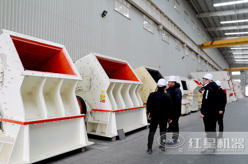 破碎鋼渣用哪種破碎機好？產(chǎn)量是多少？