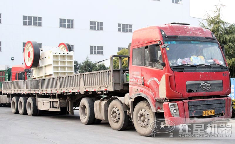 人工破碎混凝土用什么機器？選擇顎破機，大產(chǎn)量，運行可靠