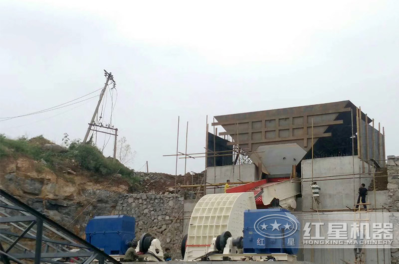 客戶(hù)46錘式破碎機工作現場(chǎng)