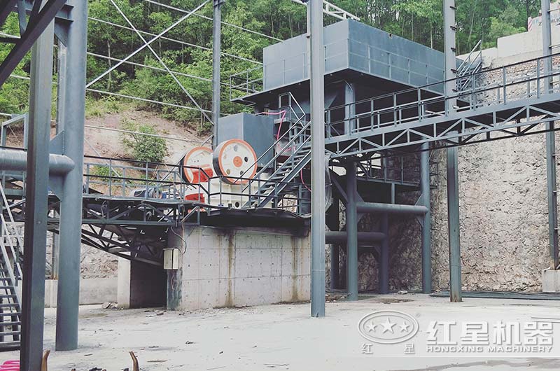 客戶(hù)破碎鎂砂工作現場(chǎng)一角