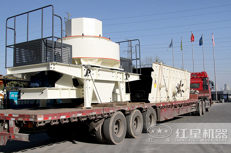 客戶(hù)沖擊式破碎機裝車(chē)發(fā)貨現場(chǎng)