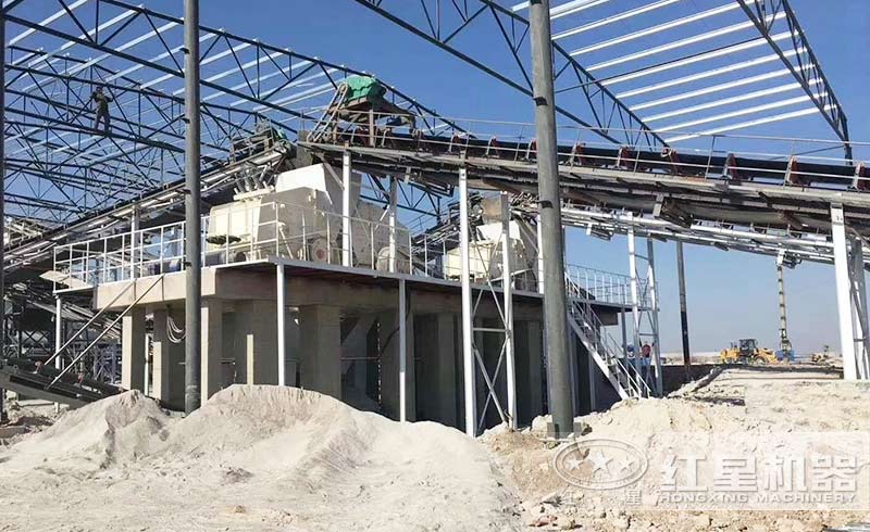 山東濟南大型時(shí)產(chǎn)500噸的碎石生產(chǎn)現場(chǎng)