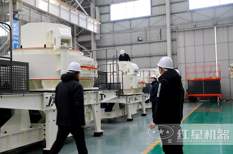 客戶(hù)來(lái)廠(chǎng)考察河卵石制砂機