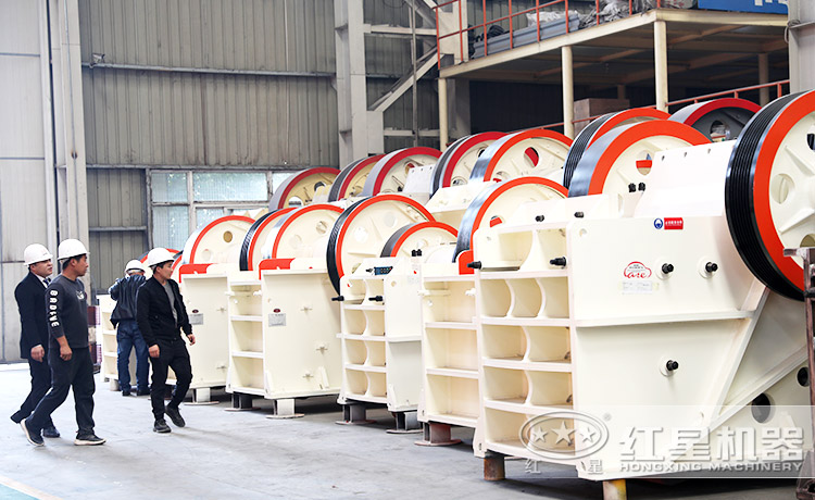 客戶(hù)來(lái)廠(chǎng)考察顎式破碎機