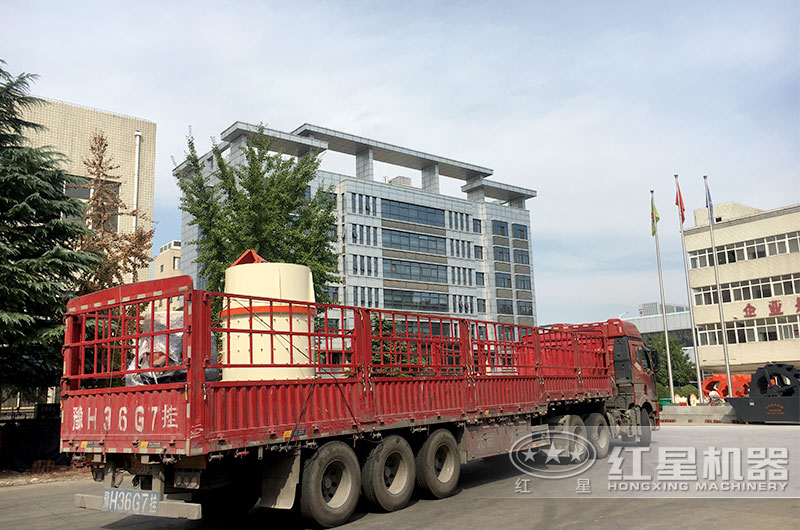 客戶(hù)訂購的復合式破碎機發(fā)貨現場(chǎng)